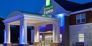 Holiday Inn Express Williamsburg Exterior