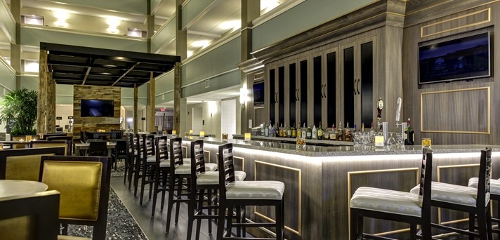 Lounge and bar at Embassy Suites Williamsburg Virginia
